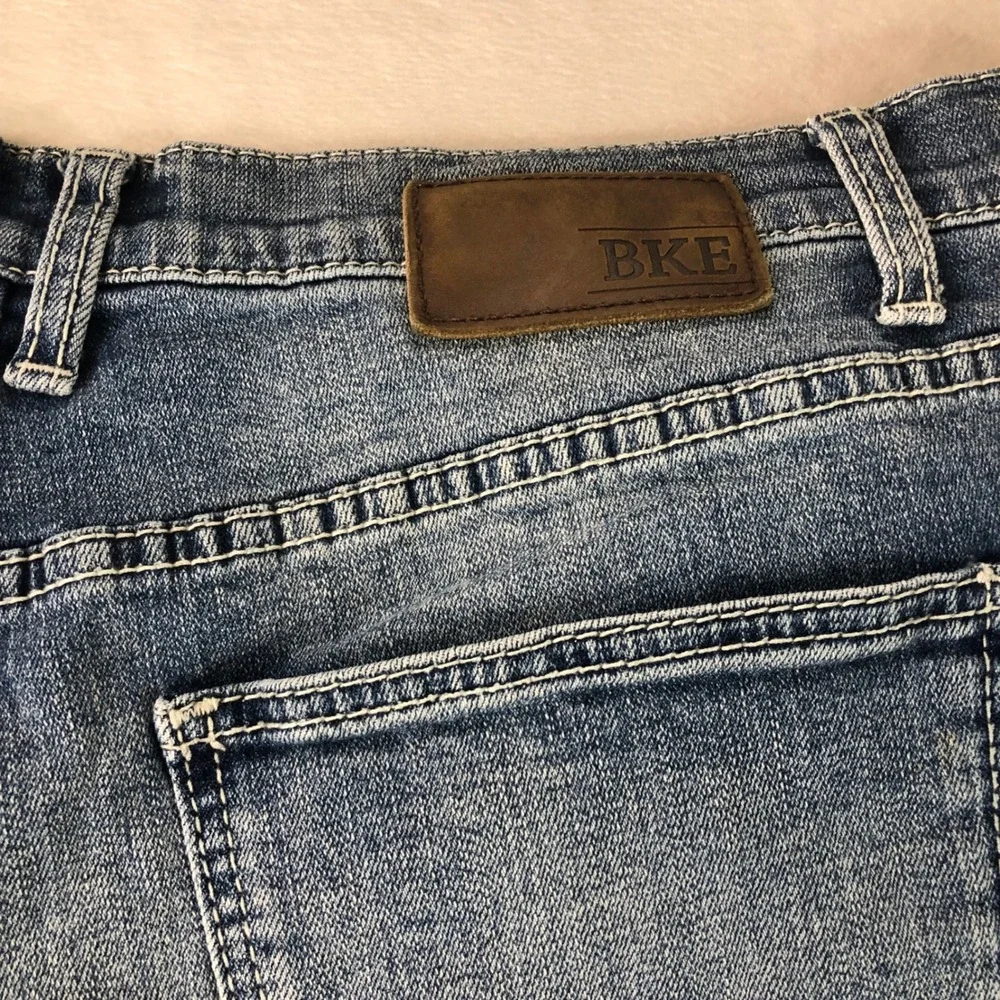 BKE Jeans Mens 42x32 42R Seth Blue Straight Leg Stretch Medium Wash Whiskering
